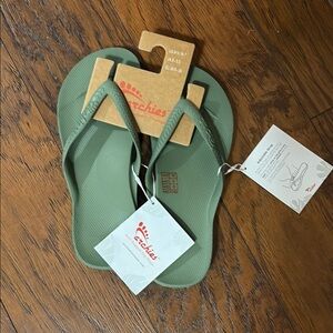 NWT Archies Green Flip Flops